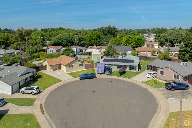 Homes on cul-de-sacs in Michigan-Glide-Sutter have larger lots.