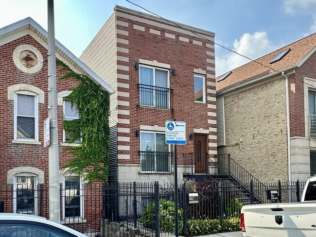 724 N Willard Ct unit G05C, Chicago, IL 60642 - photo 2