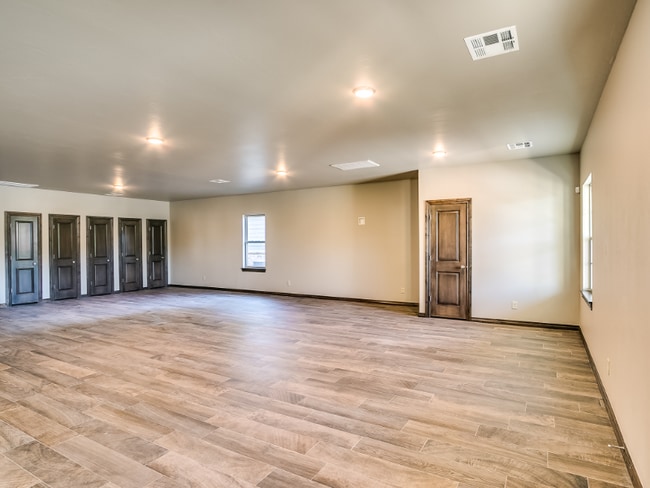 334 E 3rd St, Edmond, OK 73034 - photo 3