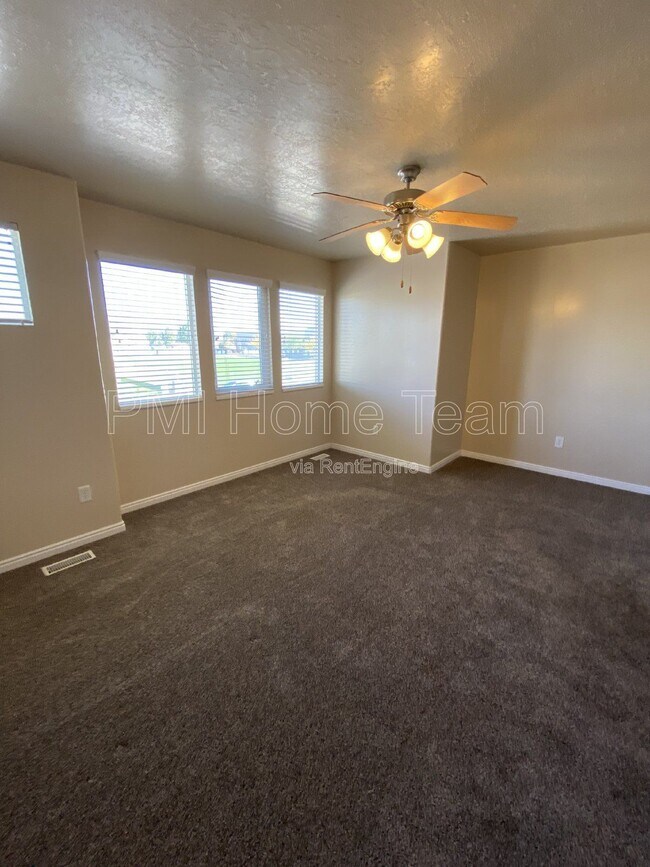 433 N 3150 W, Clearfield, UT 84015 - photo 2