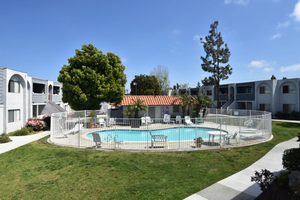 OakLeaf Apartments, Oceanside, CA 92058 - photo 1