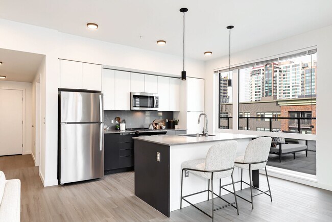 Surrey on Main, Bellevue, WA 98004 - photo 5