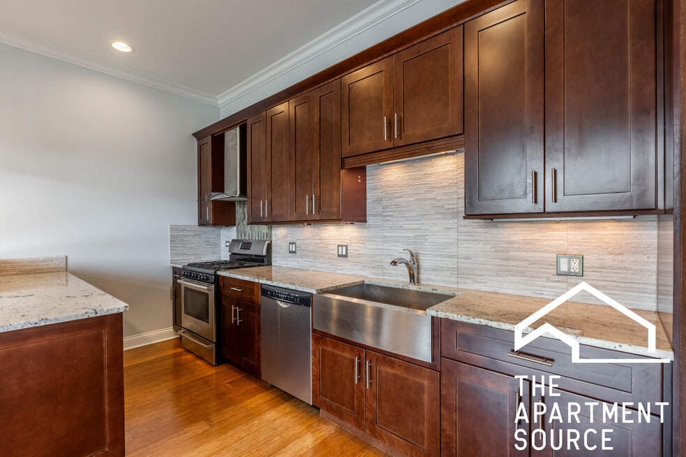 1533 W Warren Blvd unit 407, Chicago, IL 60607 - photo 1