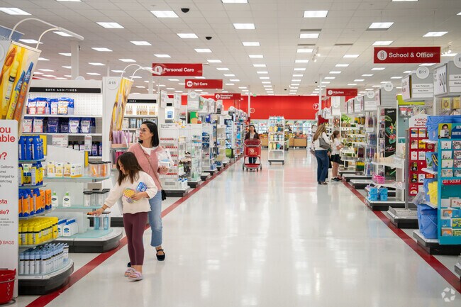 Target had all the items for home and bath in Del Sur.