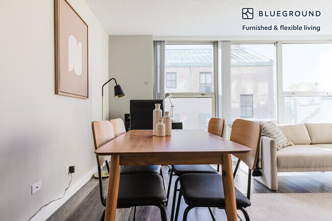 5600 N Sheridan Rd unit FL4-ID923, Chicago, IL 60660 - photo 7