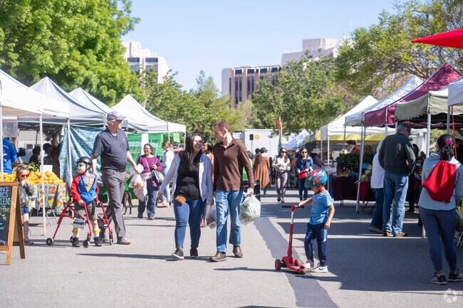 A couple enjoying their time in the Santa Teresa Farmers Market.