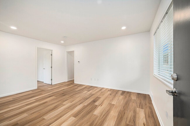 Royal Court Apartments, Overland Park, KS 66212 - photo 4