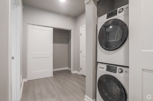 Oak Shore Commons, Williamsburg, MI 49690 - photo 3