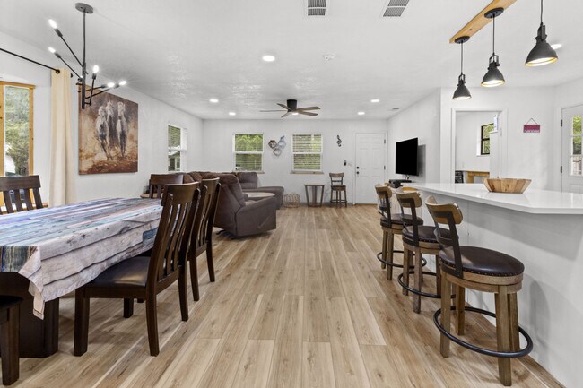 2725 NW 44th Place unit ID1359125P, Gainesville, FL 32605 - photo 5