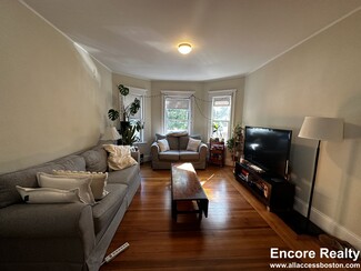 17 Hunnewell Ave Unit 2, Boston, MA 02135