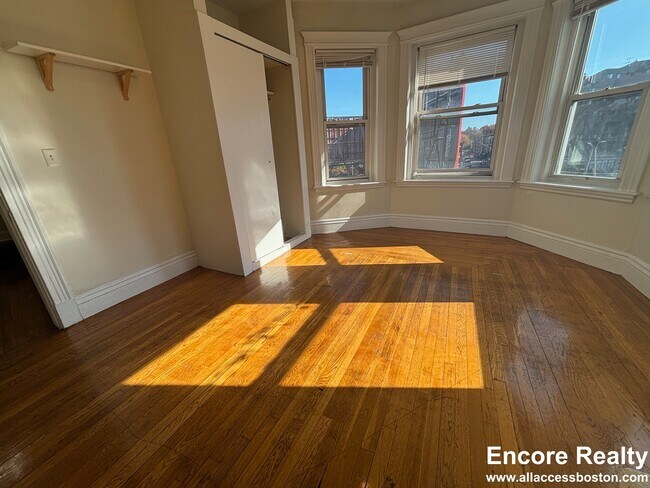 126 Warren St unit 35, Boston, MA 02119 - photo 4