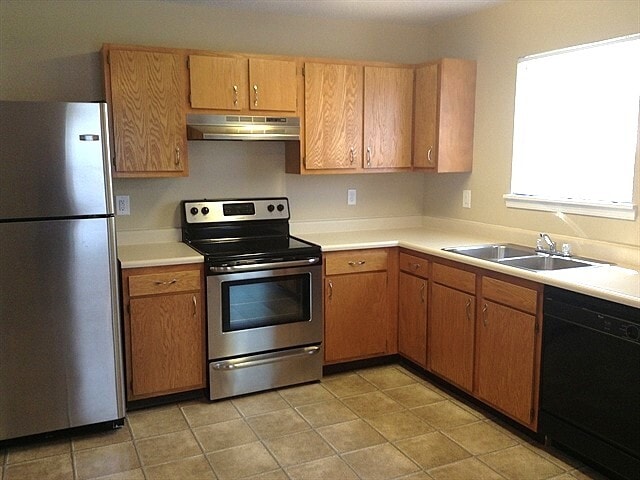 8130 N Harvest Ln, Columbus, IN 47201 - photo 2