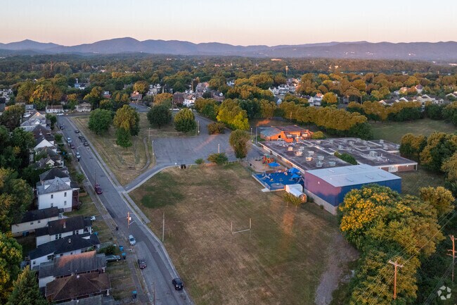 Hurt Park Elementary has a student to teacher ratio of 13:1.