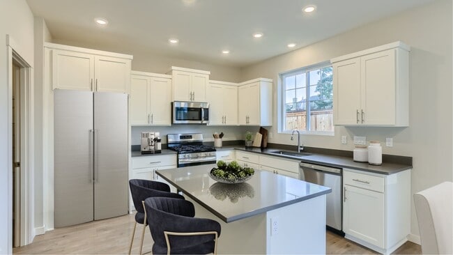 8990 SW Vermillion Dr, Tualatin, OR 97062 - photo 2