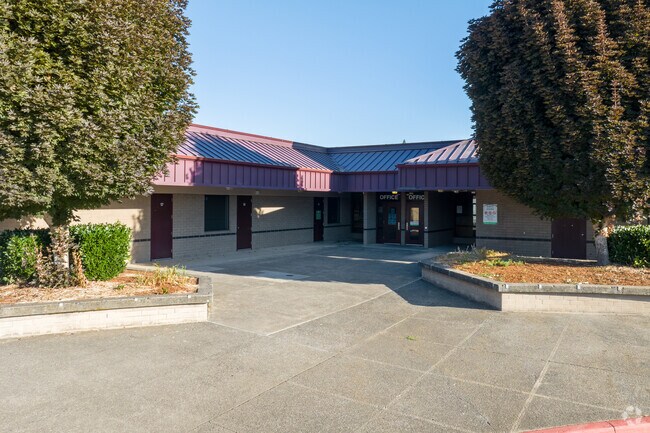 Pioneer Elementary serves K–5 and hosts an MLL program in Vancouver.