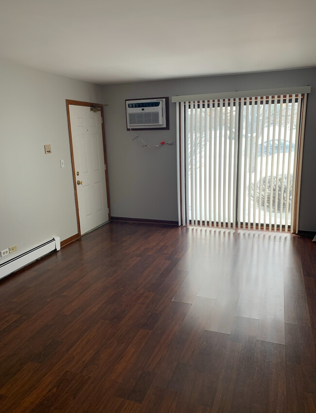 1200 Whispering Hills Ct Unit 1B, Naperville, IL 60540