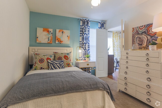 1BR,1BA,-The Addison