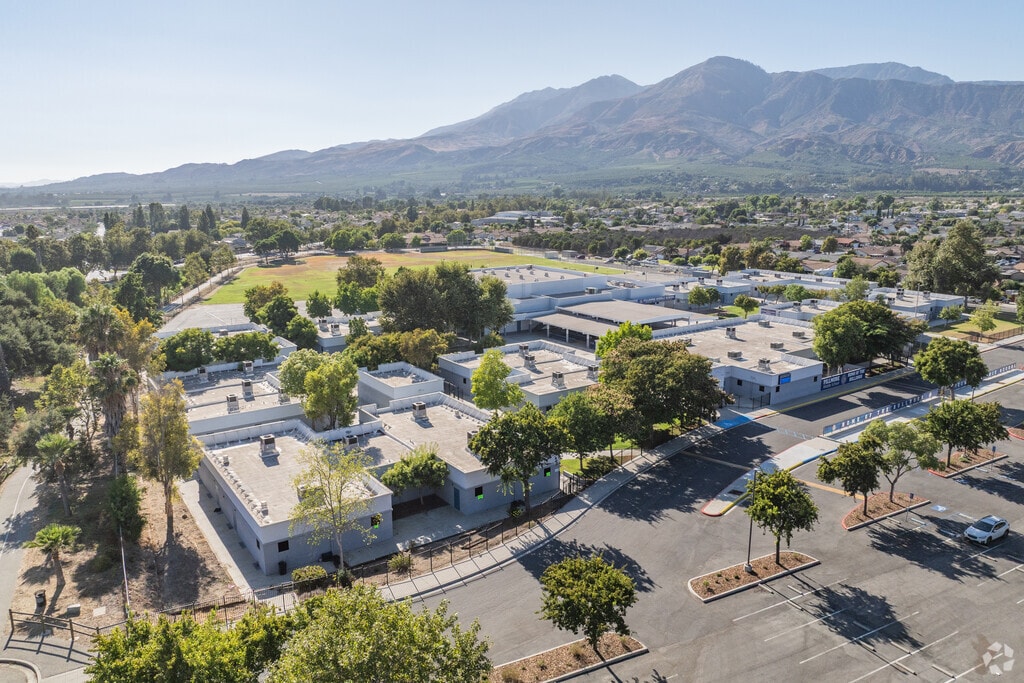 The student to teacher ratio at Fillmore Middle School is 21 to 1.