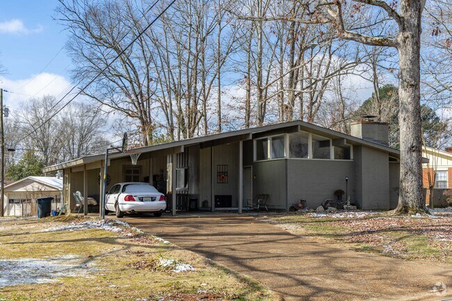 Some homes in Forest Hills are Mid-century post and beam style homes.