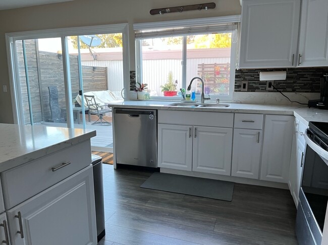 2809 Via Clarez, Carlsbad, CA 92010 - photo 3