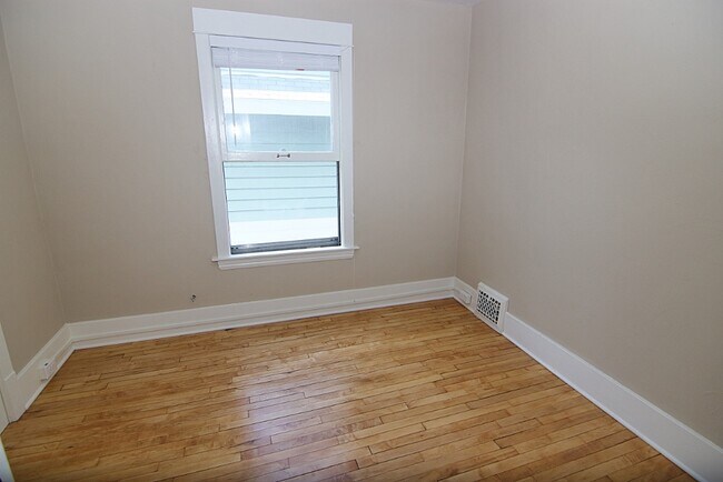 1212 Lake Michigan Dr NW, Grand Rapids, MI 49504 - photo 5