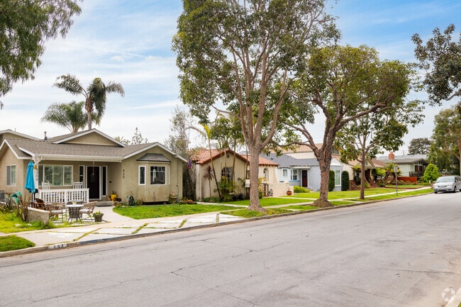 El Segundo, CA has wide residential steets lined with large trees.