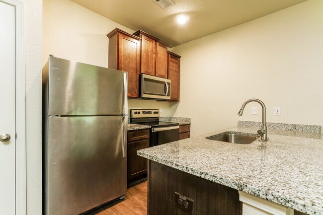 1010 Highwood Ln, Atlanta, GA 30344 - photo 5