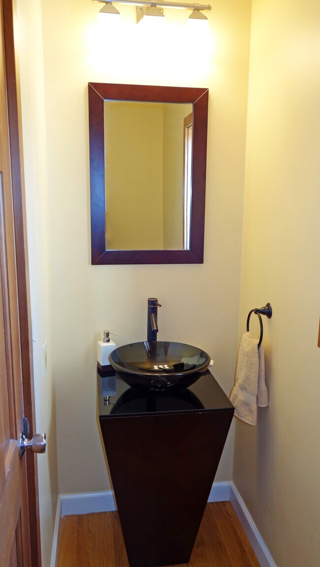 33 River Front Dr unit 9, Manchester, NH 03102 - photo 3