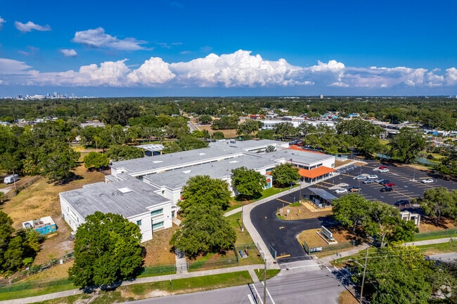 Overview of Gulfport Montessori Elementary School.