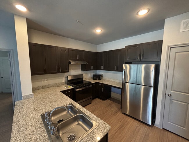 950 Fm2001 unit b4, Buda, TX 78610 - photo 4