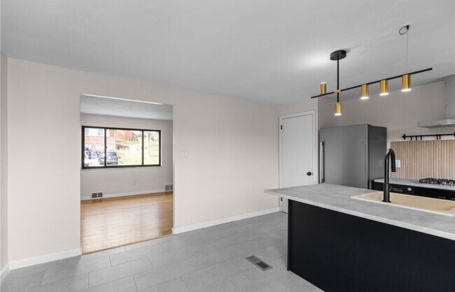 548B Firethorne Dr, Monroeville, PA 15146 - photo 4