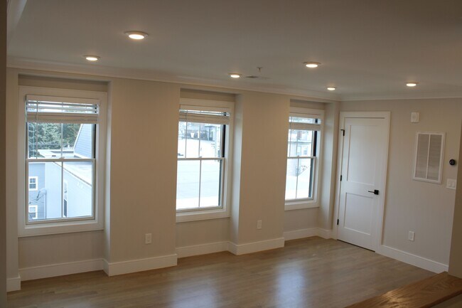 303 Maverick St unit 4, Boston, MA 02128 - photo 7