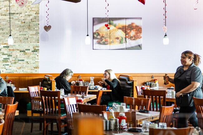 Willow Hills in La Grange Highlands is a lovely brunch spot serving American breakfast foods.