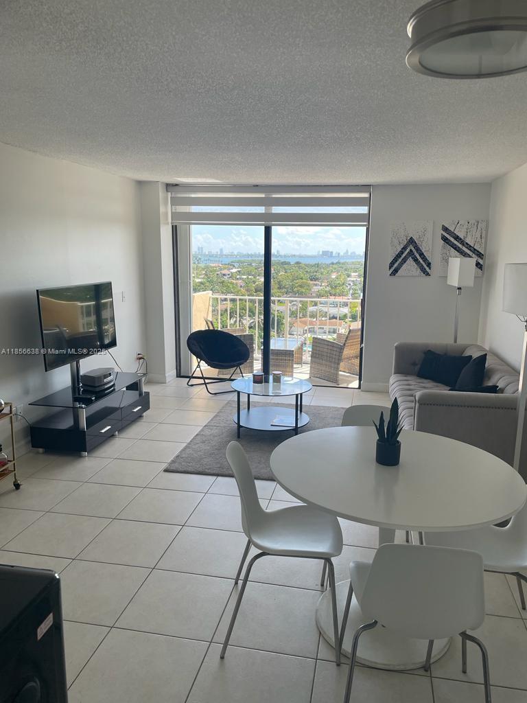 Vecino Del Mar unit 212, North Miami, FL 33181 - photo 1
