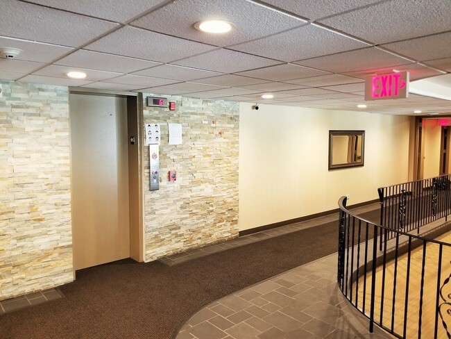 400 Ascot Dr unit 2D, Park Ridge, IL 60068 - photo 5