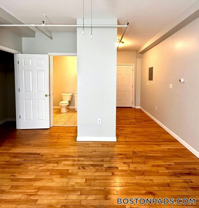 8 Portland St Unit 202, Worcester, MA 01608