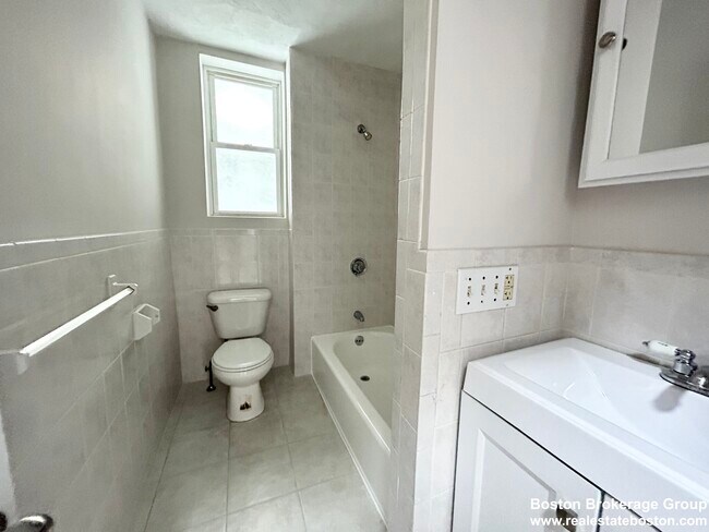 165 Grove St unit 6, Chestnut Hill, MA 02467 - photo 5