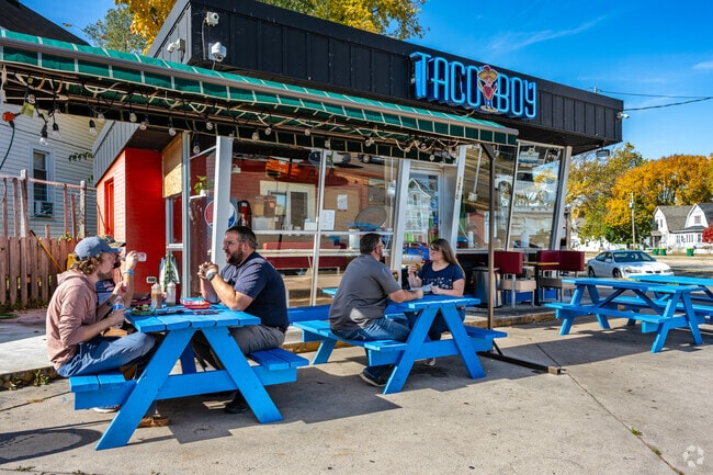 Taco Boy serves casual Mexican fare near University Avenue-Newtols Street.