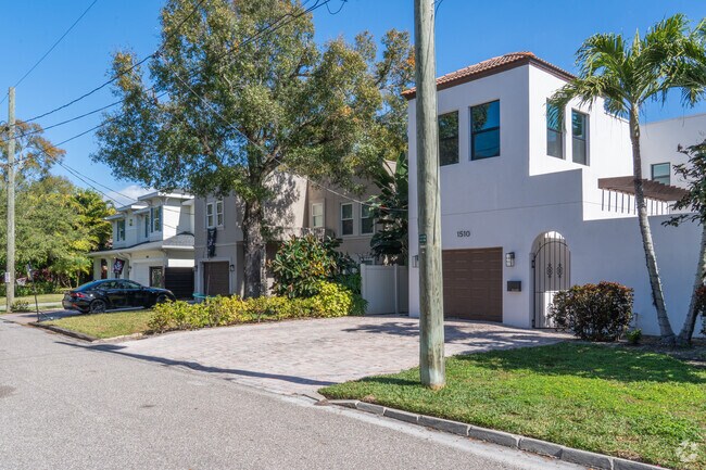 Mediterranean and Spanish homes can be found in Palma Ceia.