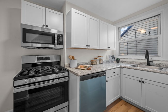 135 E Loretta Ave, Saint Louis, MO 63125 - photo 3