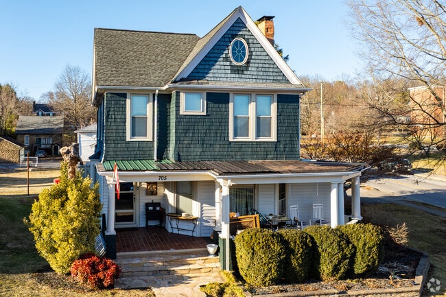 A Victorian home with a craftsman influence adds character to a Bristol neighborhood.