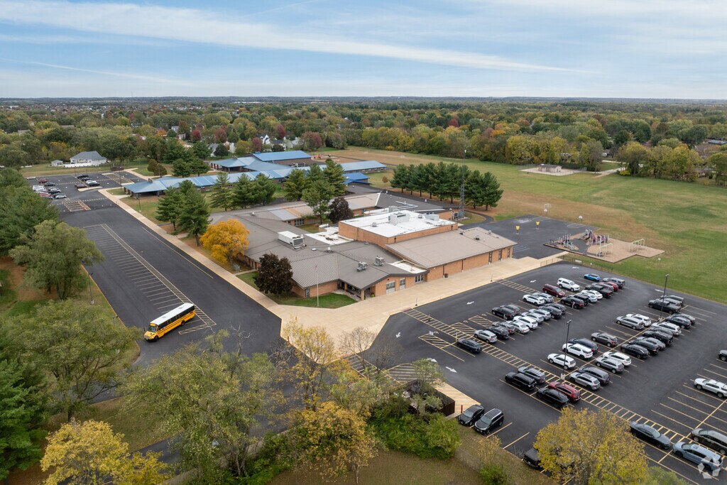 Rockton Elementary School has 551 students in grades PK, K-2.