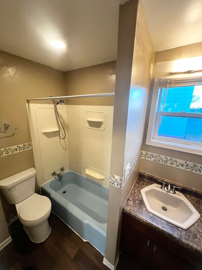 1162 Edgerton St unit 1, Saint Paul, MN 55130 - photo 6