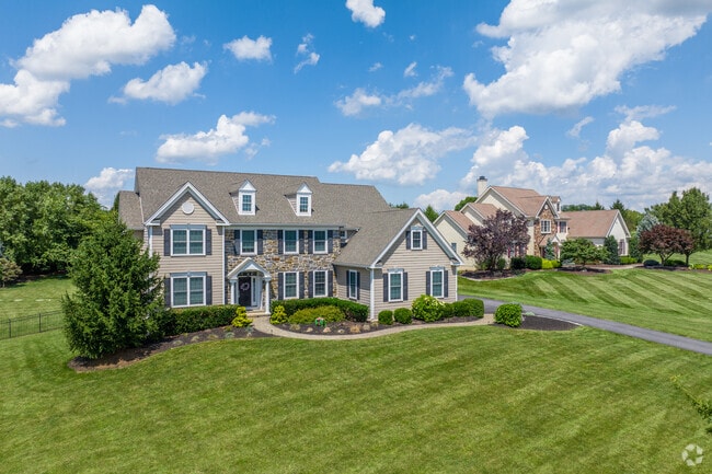 Large Modern Colonial homes in East Brandywine often include expansive yards.
