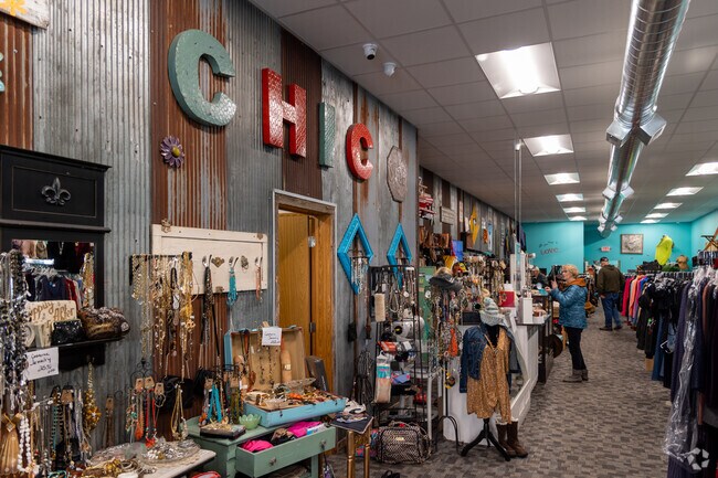Ottumwa boasts several small boutique shopping options on its downtown main street.