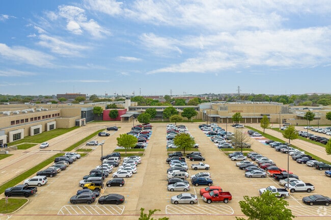 Part of the Birdville Independent School District, Richland High School is centrally located in Holiday West.