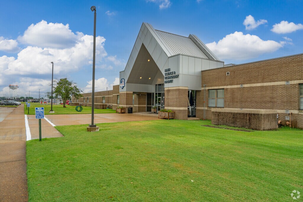 Marion Math Science and Technology Magnet school offers classes from K through 6th grade.