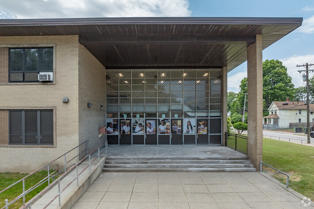 Broadway Academy is home to the Stars.