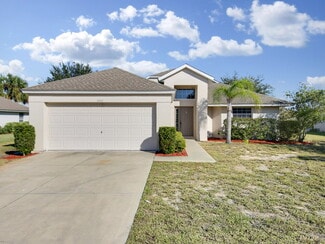 4461 Treasure Cay Rd, Tavares, FL 32778