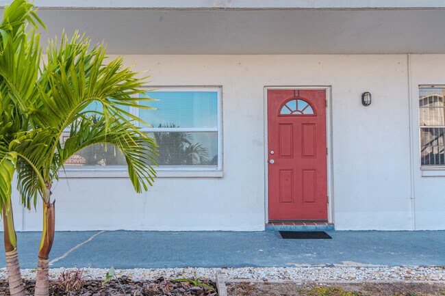 5850 18th St N unit 11, Saint Petersburg, FL 33714 - photo 2